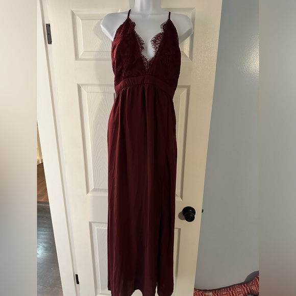 Maroon formal dress - Picture 1 of 4